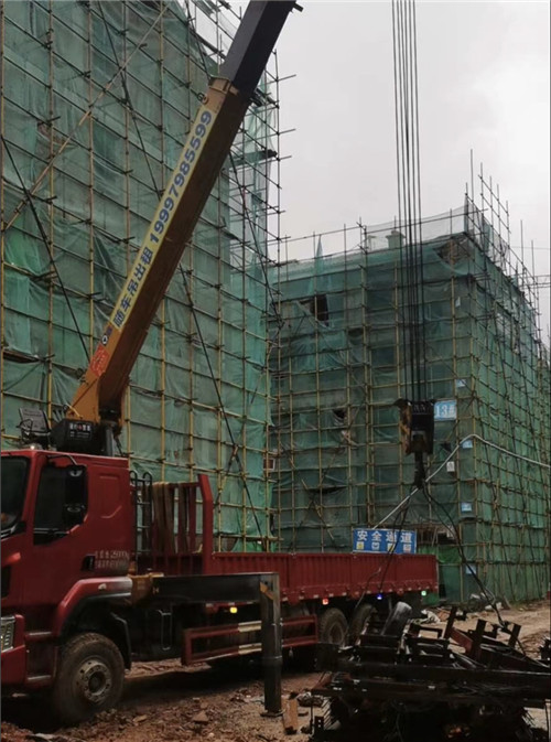 汉台区“慢工细活”—— 吊车的 “微动控制” 技术
